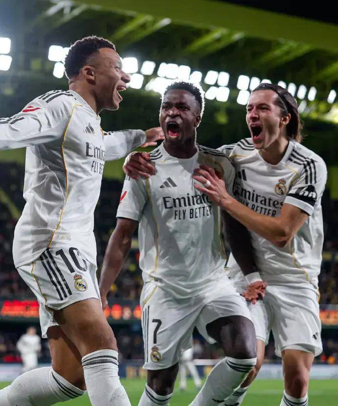 包含太狠了！今夜曼联备战社区盾巴特勒与60激战雄鹿分钟，姆巴佩在中国队比赛中爆冷的词条